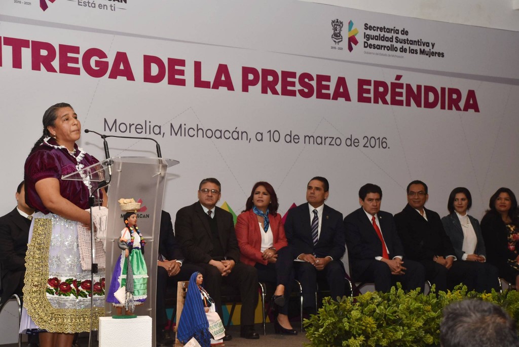 Secoem Entrega De La Presea Erendira Al M Rito De La Equidad De